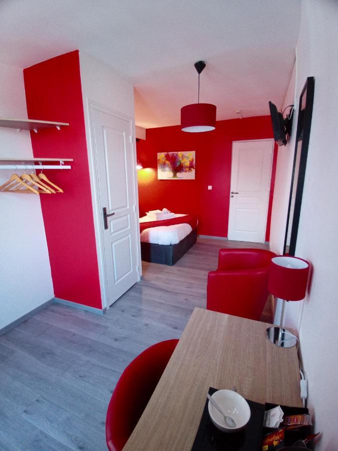 Les Remparts Hotel La Madelaine-sous-Montreuil Exterior photo