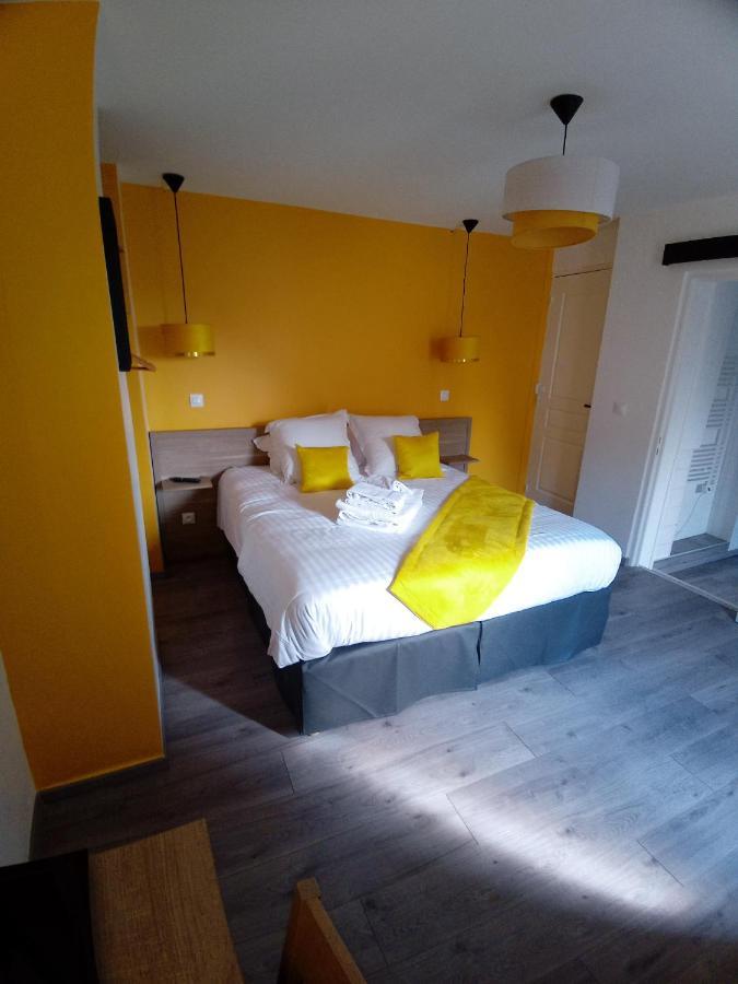 Les Remparts Hotel La Madelaine-sous-Montreuil Exterior photo